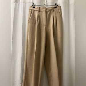 Aritzia Wilfred Carrot pleated trousers / pants, size 4